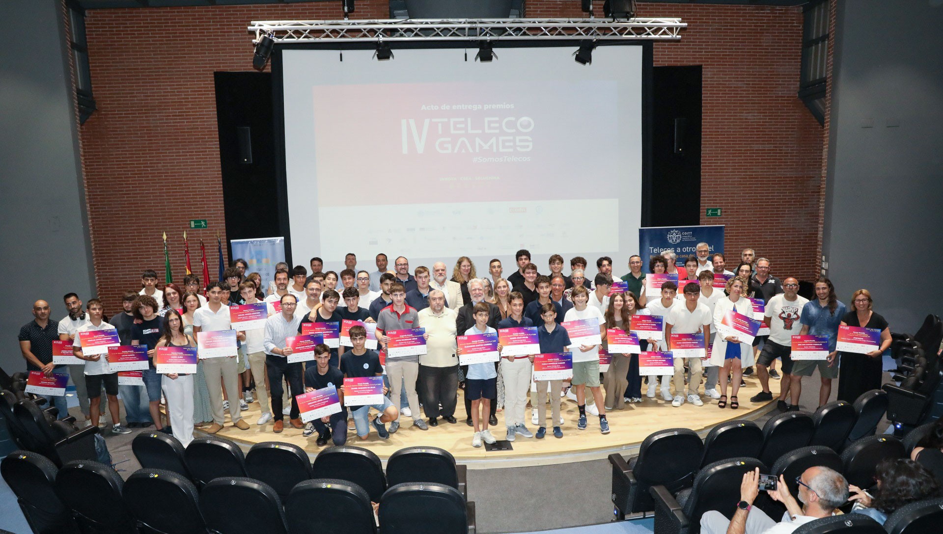 foto familia IV Teleco Games